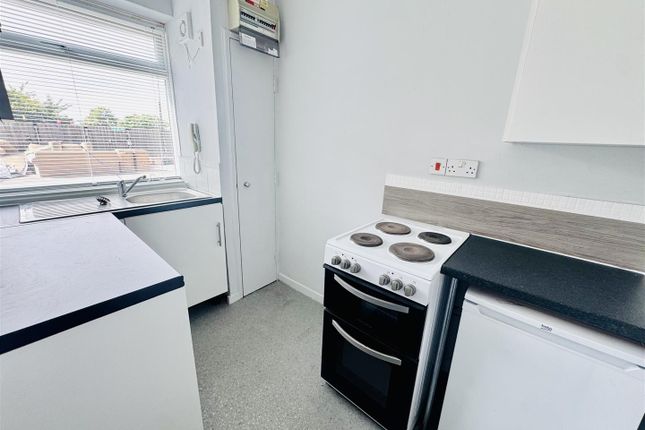 Flat 1A, Manor Flats, High Street, Sedgley photo 4