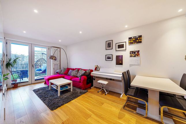 Flat for sale in Hidcote Apartments, Danvers Avenue, Battersea, London