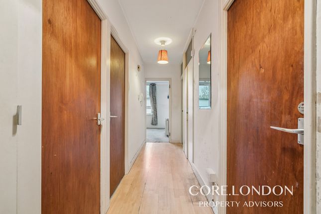Flat Flat 1, Greenlaw Court, Mount Park Road, London photo 5