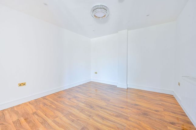 Coombe Road, Kingston Hill photo 4