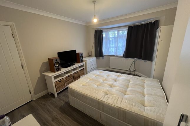 Room to rent in Norbury Hill, London