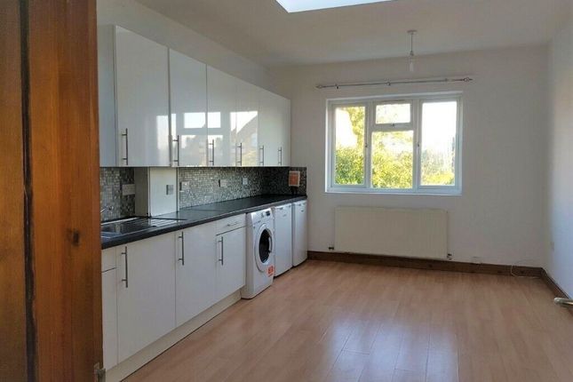 Thumbnail Maisonette to rent in Oxford Gardens, London