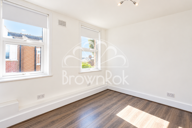 Ravenhurst Avenue, Hendon photo 2
