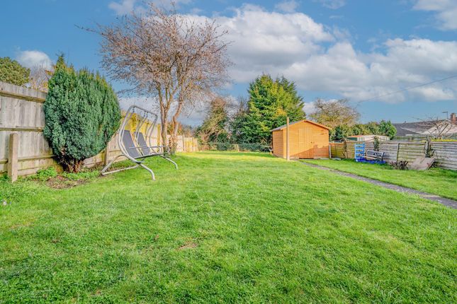 5, Peaselands, Kettering photo 3