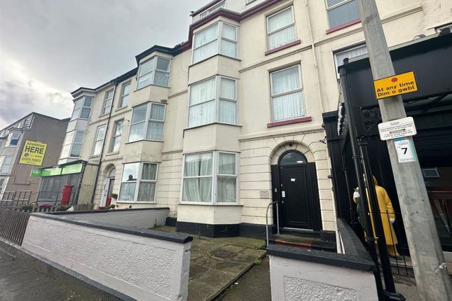 Thumbnail Flat to rent in Marine Road, Pensarn