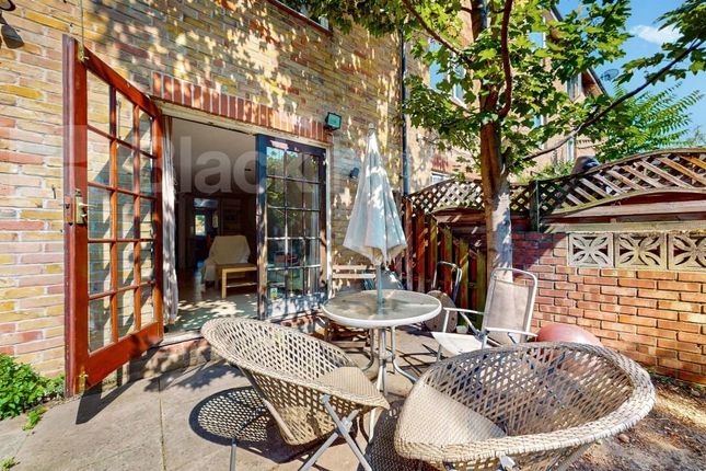 Hampton Street, London photo 4