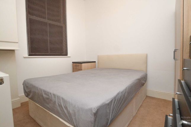 Flat 5, 3-4, Westbrook Gardens, Margate photo 4