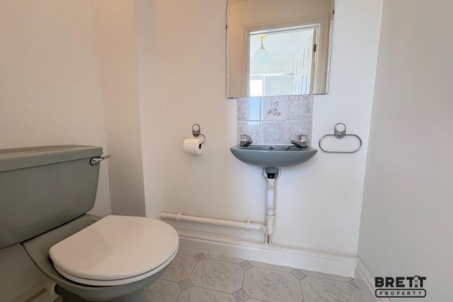 17, Hazel Grove, Milford Haven photo 5