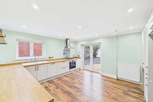 101, Warsash Road, Warsash, Southampton photo 3