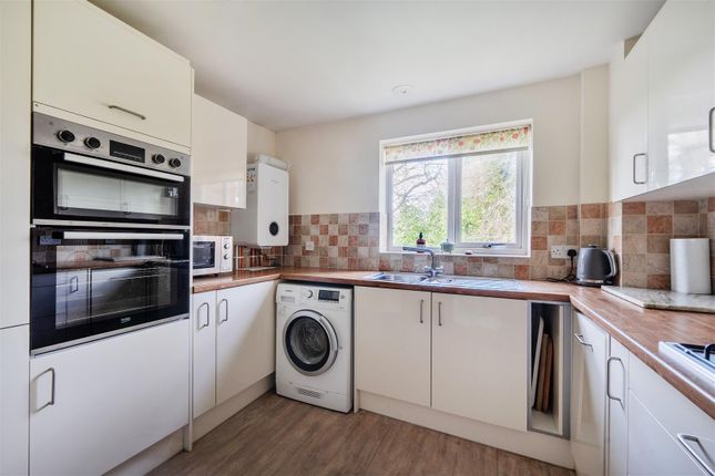 5, Masefield Gardens, Crowthorne photo 3