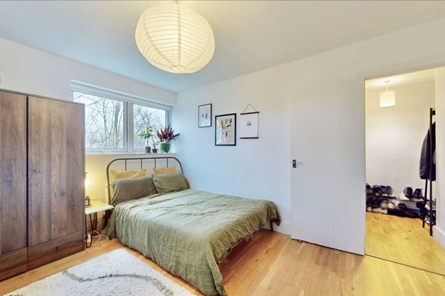Flat for sale in Crouch Hill, Crouch End
