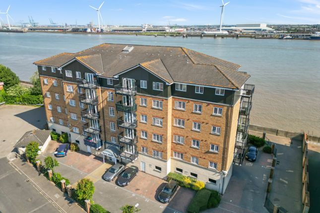 Flat for sale in Baltic Wharf, Clifton Marine Parade, Gravesend, Kent