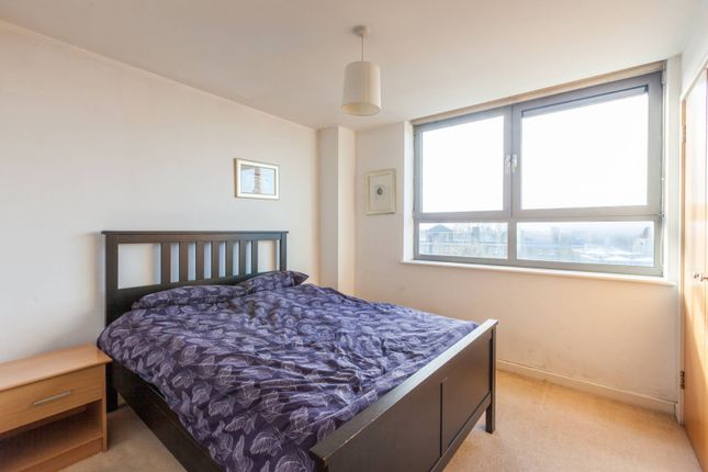515 Courtenay House, New Park Road, Brixton photo 4