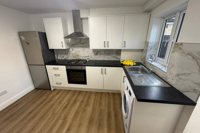 23 Hamilton Road, Southall photo 2