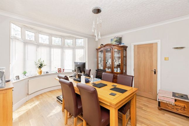 62, Stratton Drive, Barking photo 4