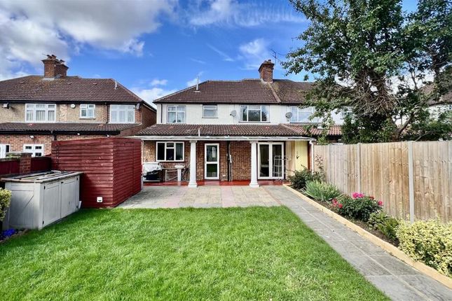 13 Blossom Waye, Hounslow photo 5