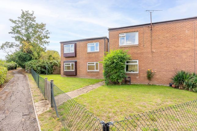 21, Chestnut Close, Aston Clinton photo 2