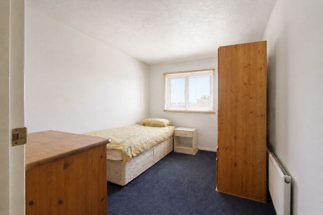 23 Adams Way, Croydon photo 4