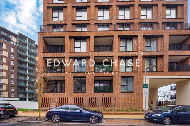 Thumbnail Flat to rent in 7 Shearwater Drive, London