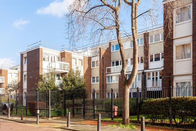 Thumbnail Flat for sale in Gales Gardens, London