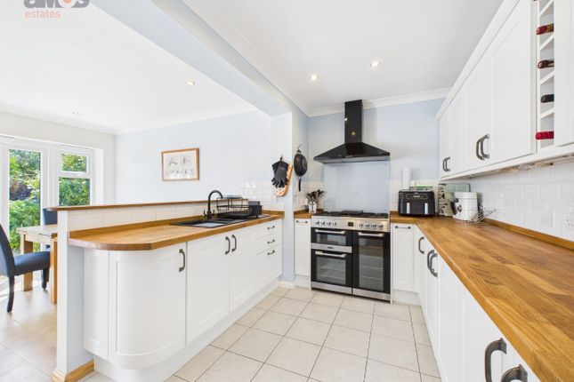 14 Southwold Crescent, Benfleet, Essex photo 3