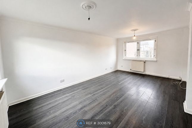 St James Place, Stevenston photo 2
