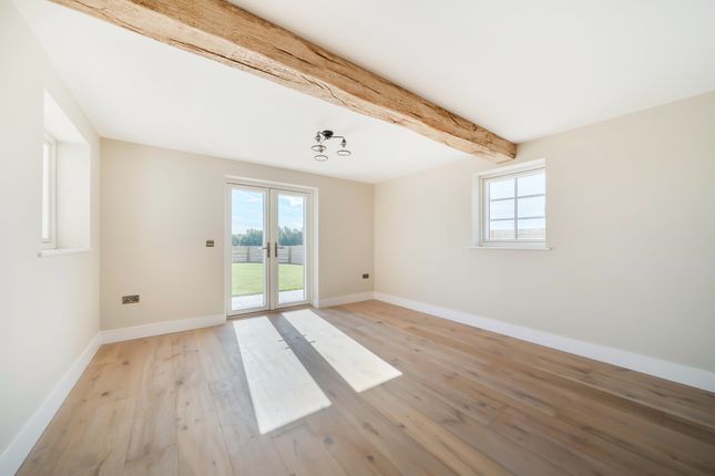 Sunnyside Cottage, Eastrop Barns, Swindon photo 3