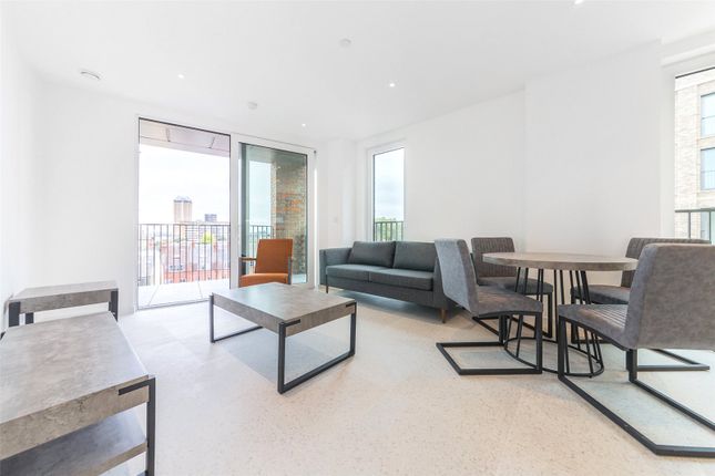 Thumbnail Flat to rent in Cendal Crescent, London