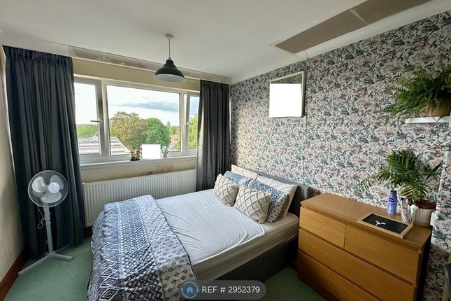Flat, Fair Acres, Bromley photo 2