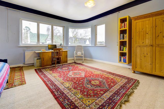 17, Neville Drive, London photo 4