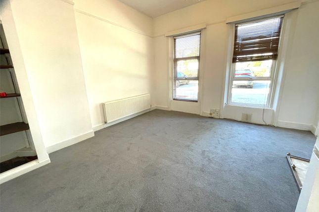 Flat 2, Oakcroft, 23, Somertrees Avenue, LONDON photo 4