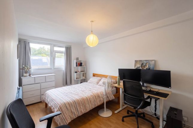 60, Rosenau Road, London photo 2