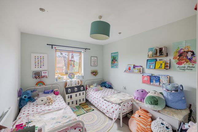 Flat 11, Laton Place Carlton Road, Redhill photo 4