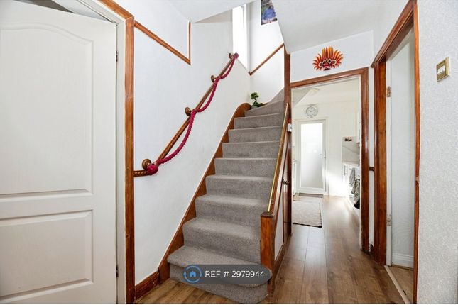 Marlow Drive, Sutton photo 3