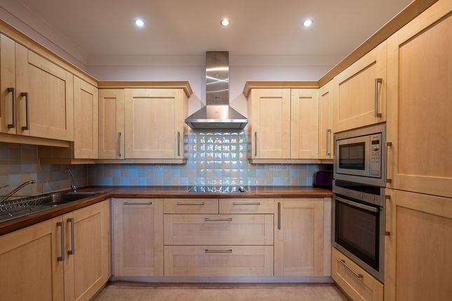 Flat Flat 2 Heath Lodge, 122, London Road, Benfleet photo 2