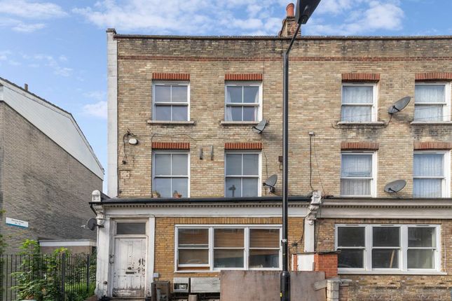 Thumbnail Flat for sale in Gautrey Road, London