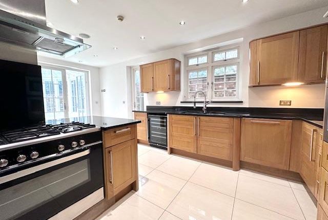 Detached house to rent in Sandalwood Close, Arkley, Barnet