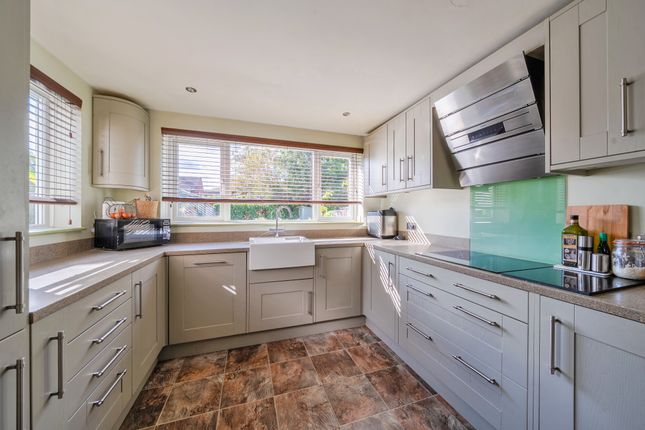 40, Great Oaks Park, Guildford photo 2