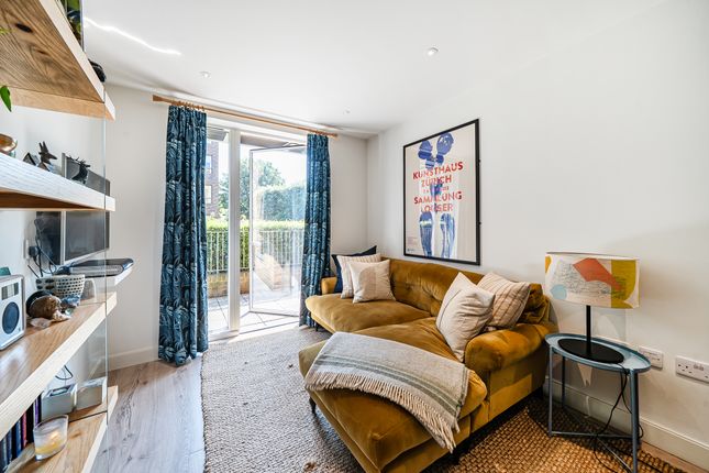 Flat 7, Purser Court, High Street, London photo 3