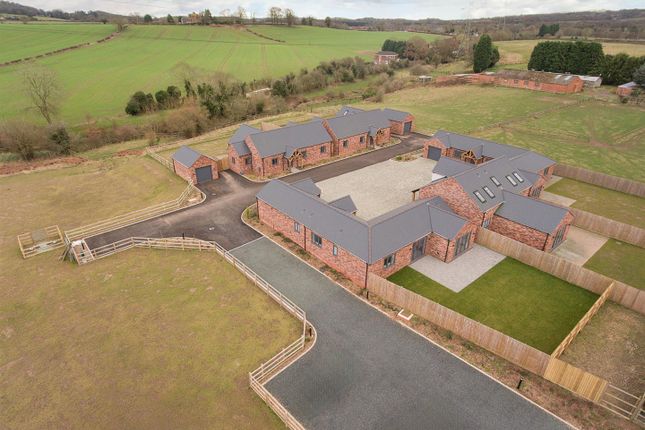 5, The Stableyard, Mile Flat Farm, Greensforge photo 2