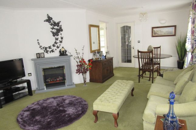 25, Park Avenue Cambrian Residential Park, Cardiff photo 4