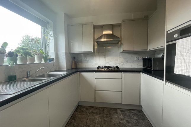 217, Aylsham Drive, Ickenham Uxbridge photo 4