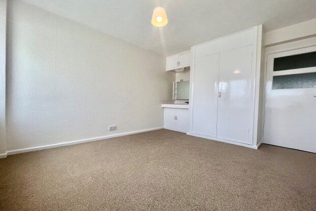 Flat to rent in -, Portsmouth