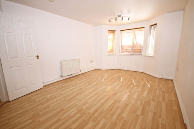 7 Phoenix Court, Dukes Avenue, New Malden photo 2