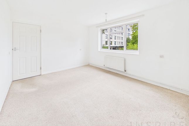 4 Pottersfield Woolborough Road, Crawley photo 3