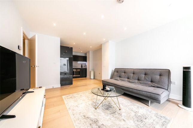 Flat for sale in Blackfriars Road, London