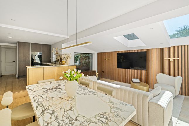 Leamington, Leamington Road Villas, London photo 4