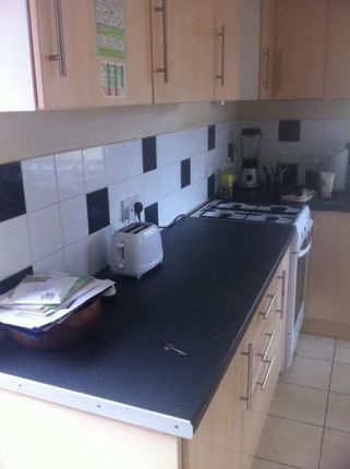 19, Stoke Hills, Farnham photo 5