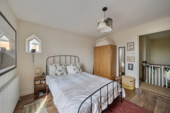 10, Warltersville Road, London photo 4