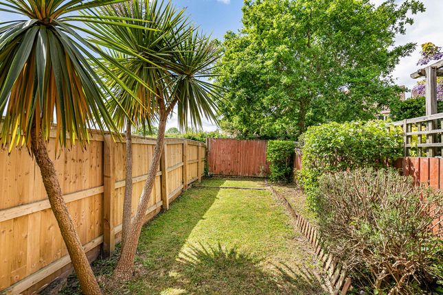 33, Lawn Drive, Newton Abbot photo 2
